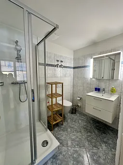 Modernes Badezimmer