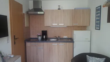 Küchenzeile und Flachbild TV 