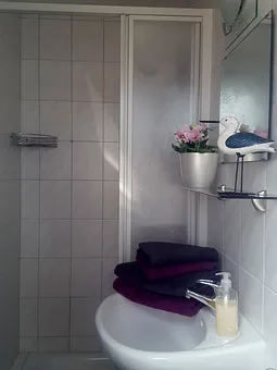 Badezimmer / Dusche / WC/ Fön