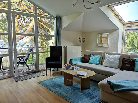 Wohnzimmer mit Balkon zum Meer (1), Wohnlandschaft mit Schlaffunktion