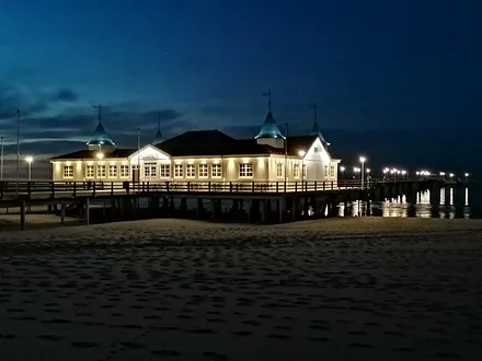 Ahlbecker Seebrücke bei Nacht