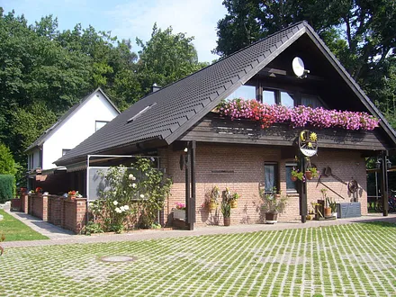 Hausansicht von den Parkplätzen