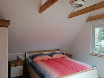 Schlafzimmer im DG mit Doppelbett