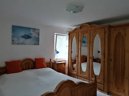 Schlafzimmer EG mit Doppelbett