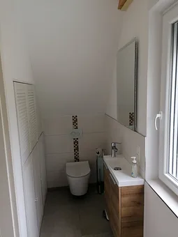 Kleines Gästebad im DG