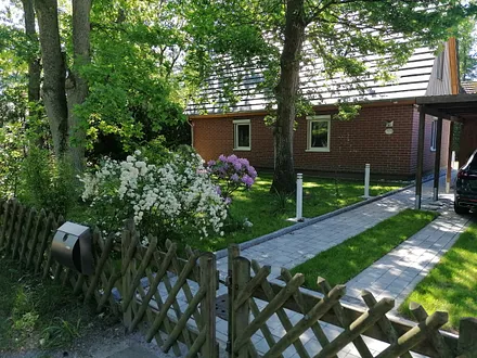 Eingangsseite zum Grundstück