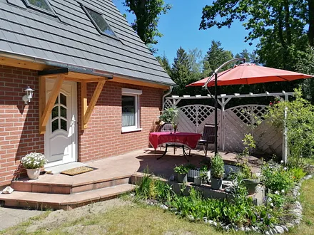 Terrasse wind- und sichtgeschützt, sonnig und ruhig