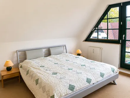 Großzügiges, komfortables Schlafzimmer 