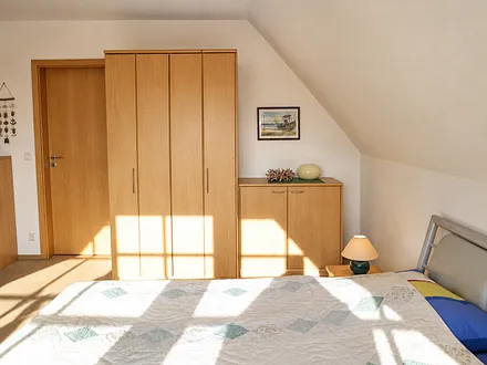 Großzügiges, komfortables Schlafzimmer