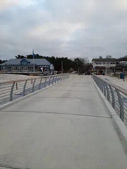 Die neue Seebrücke mit neuem Brückenvorplatz