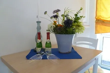 Liebevolle Accessoires und Willkommenssekt für Gäste