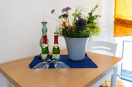 Liebevolle Accessoires und Willkommenssekt für Gäste