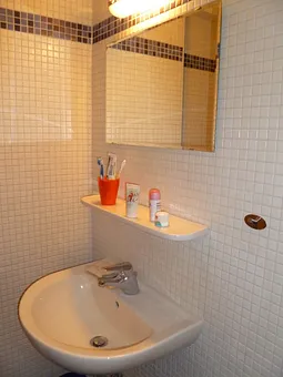 Hochwertiges Bad mit Dusche