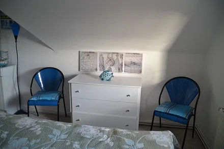 Schlafzimmer mit Doppelbett