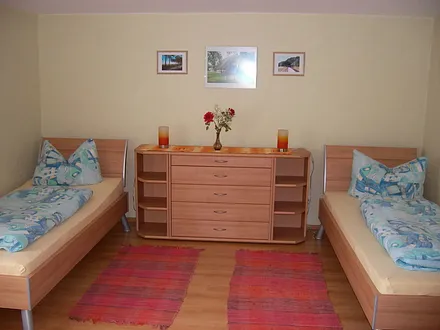 Schlafzimmer 2 mit getrennten Betten