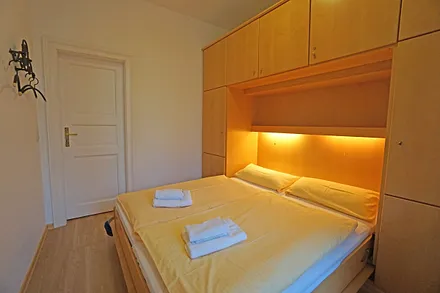 Schlafzimmer - Betten mit Federkernmatratzen 180/90+90