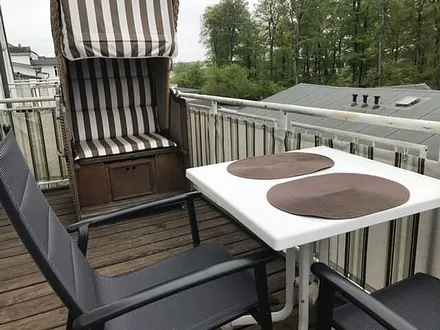 Plätze auf dem Balkon zur Südseite zur Auswahl