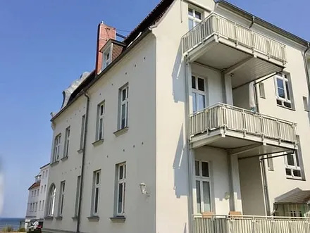 Oberster Balkon, Südseite, im Hintergrund sieht man das Meer.