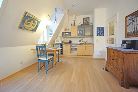 Essplatz und Küchenzeile am Wohnbereich