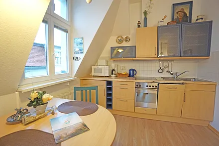 Essplatz und Küchenzeile am Wohnbereich