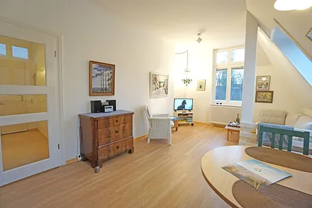 Tür zum Flur, Bad und Schlafen und Wohnzimmer