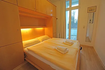 Schlafzimmer - Betten mit Federkernmatratzen 180/90+90
