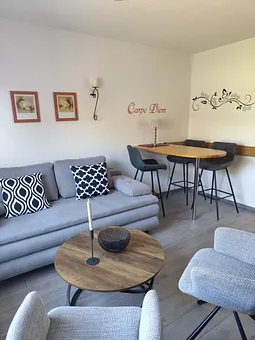 kleine Essecke im Wohnzimmer  