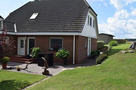 Platz vorm Haus zum Frühstücken,Kaffee trinken oder einfach nur so