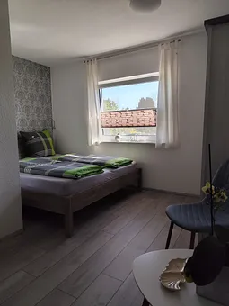 Schlafzimmer mit Doppelbett