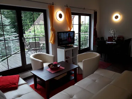 Wohn- und Essbereich mit Seeblick