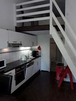 Küchenzeile mit Geschirrspüler, Kühlschr. usw.