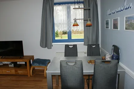 Wohnbereich mit Blick in die Essecke