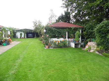 auf unseren Grundstück