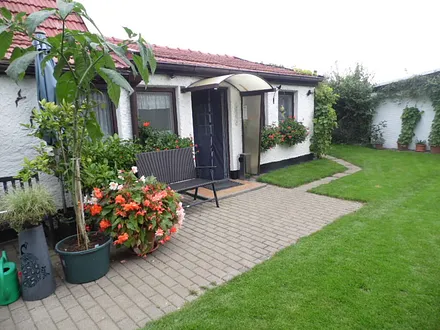 Ferienbungalow mit Grundstücksansicht