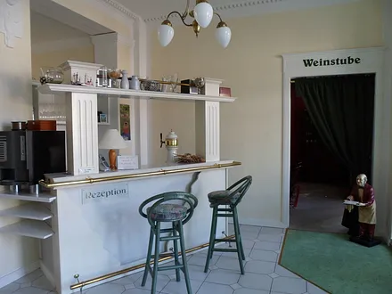 Blick in die Hotelhalle mit Reception