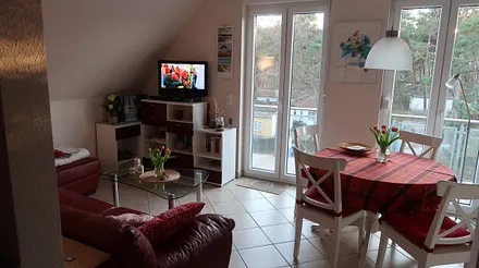 Wohnzimmer mit Essbereich