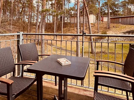 Bad mit Waschtisch, Dusche, WC und Föhn