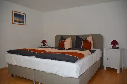 Schlafzimmer mit Boxspringbett