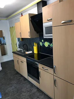 Küchenzeile mit Geschirrspüler