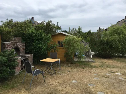 Griilplatz auf dem Grundstück mit Sauna