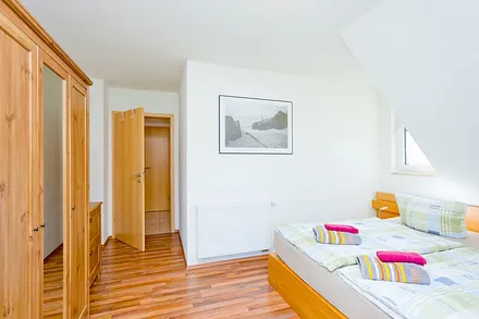 Schlafzimmer mit Doppelbett