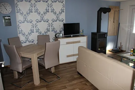 Wohn- und Essbereich mit Kaminofen