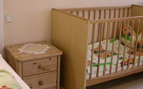 2. Schlafzimmer, 2 getrennte Betten und 1 Gitterbett