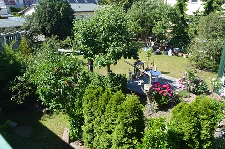 Blick von der Terasse in den Garten