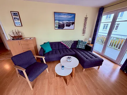 Wohnzimmer mit 2 großen Balkon's