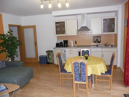 Wohnzimmer mit Küchenzeile