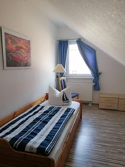 2. Schlafzimmer mit Kojenbett (Unterbett ausziehbar)