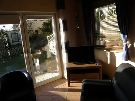 Wohnraum mit Terrasse  /  Wohnungen sind identisch