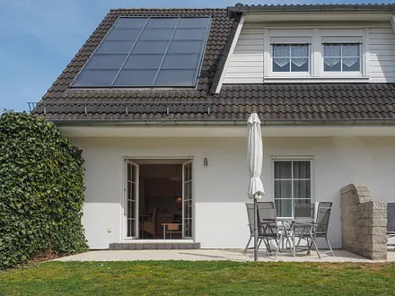 eine gepflegte Außenanlage umgibt die FeWo Seestern