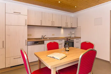 Küchenzeile mit Essplatz 